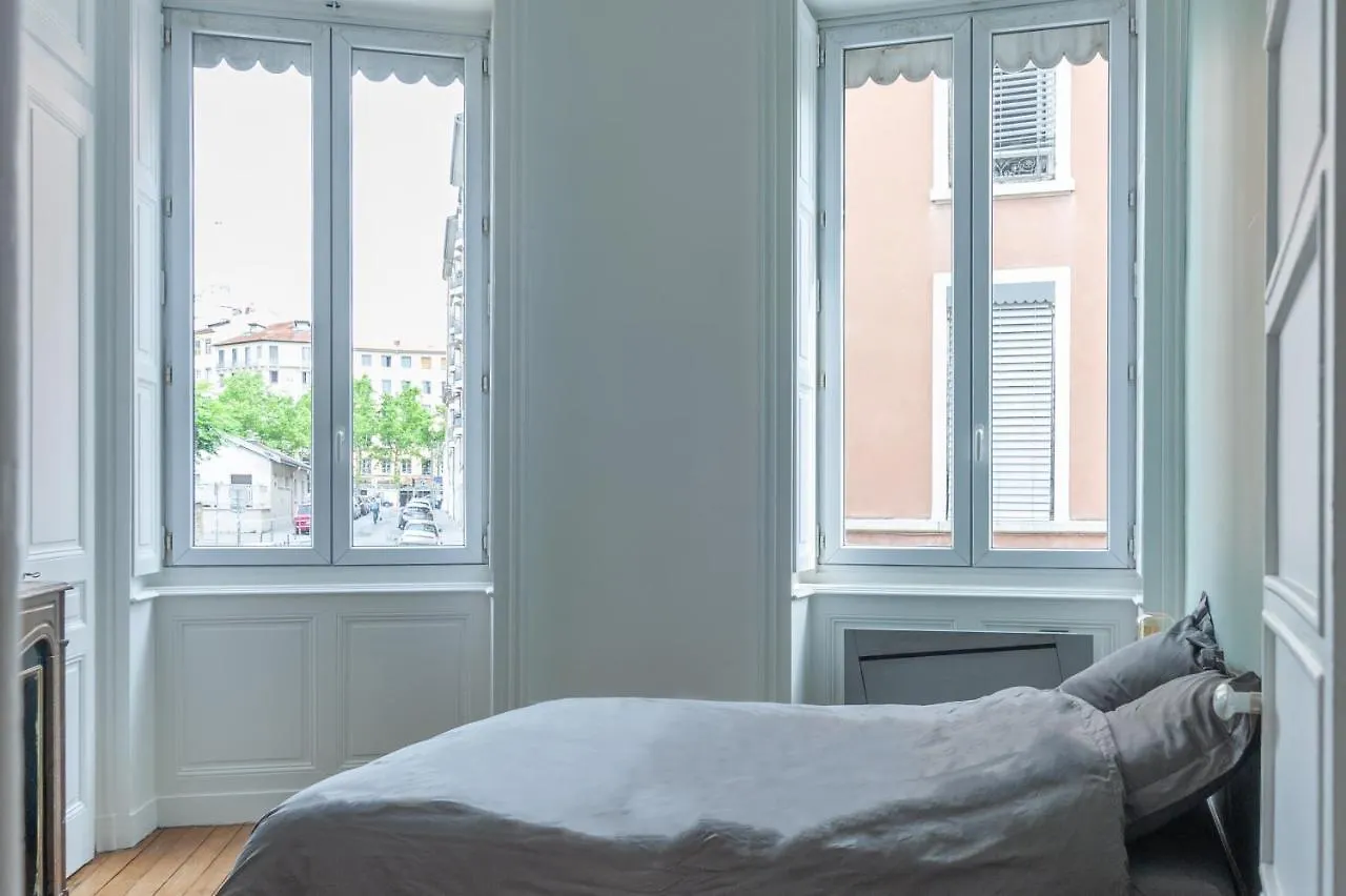 Be My Home - Croix Rousse 0*, Lyon